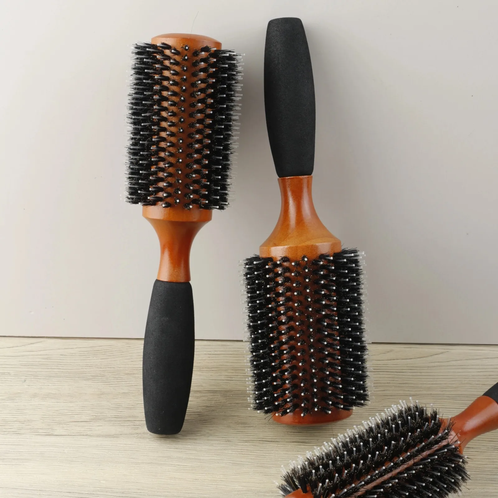 Professionelle Rundbürste mit Wildschweinborsten in 5 Größen, Holzgriff mit Anti-Rutsch-Funktion, für Salon und Zuhause, zum Föhnen, Locken und Volumen-Styling – Detail 13