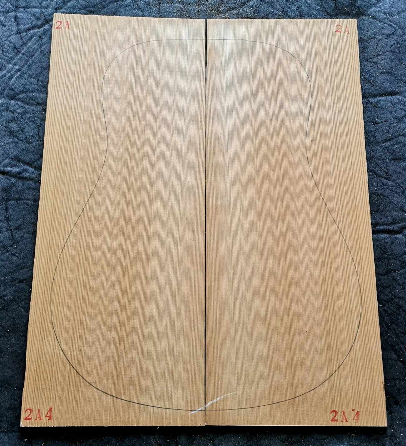 AA Grade Red Cedar Solid wood Guitar Top board Tone Wood Guitar Panel Handmade Guitars Making Material 4.5*220*550mm(2pcs)