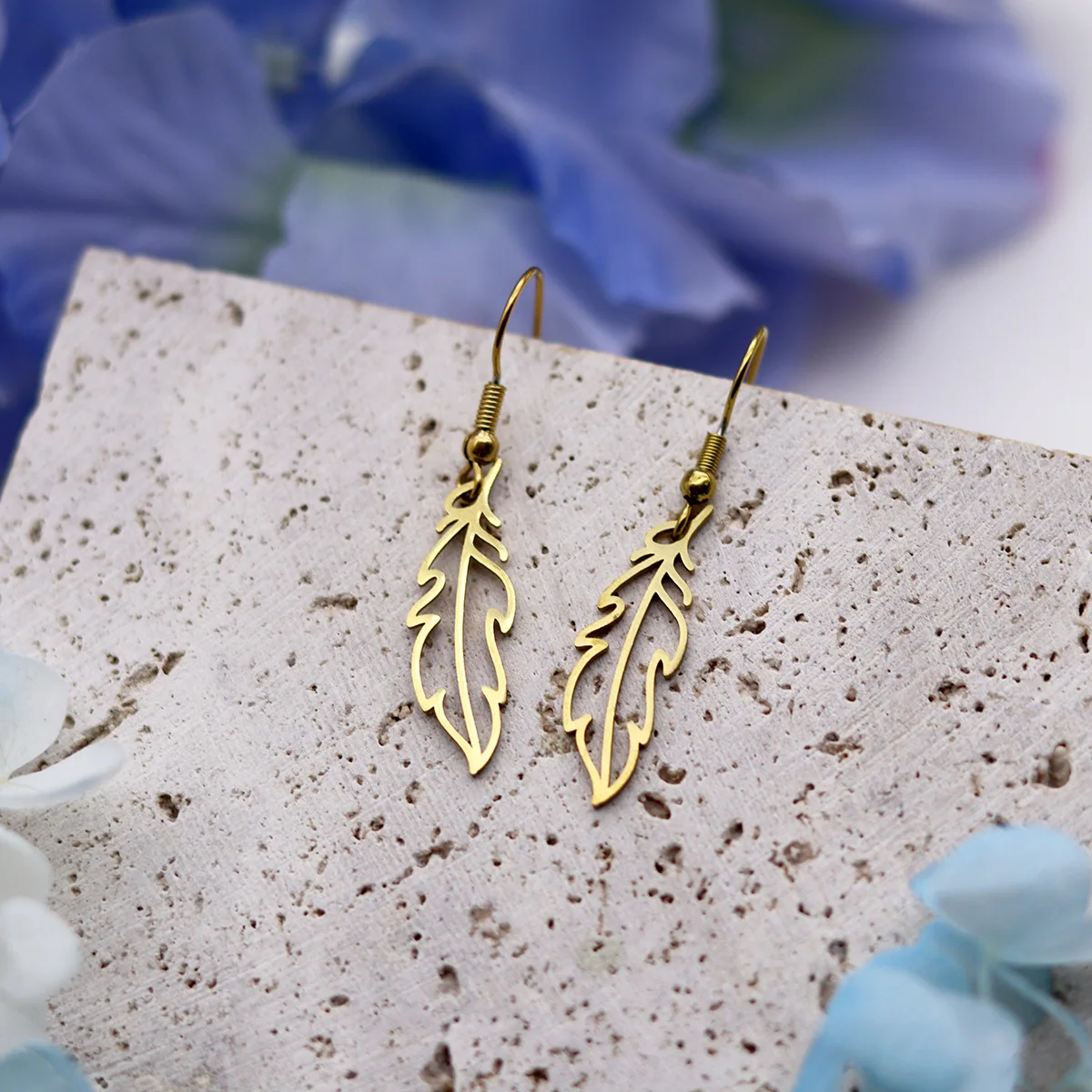 Todorova الإبداعية الفن خط الفولاذ المقاوم للصدأ ريشة ليف أقراط للنساء الرجال المعلقات هدايا أقراط مجوهرات