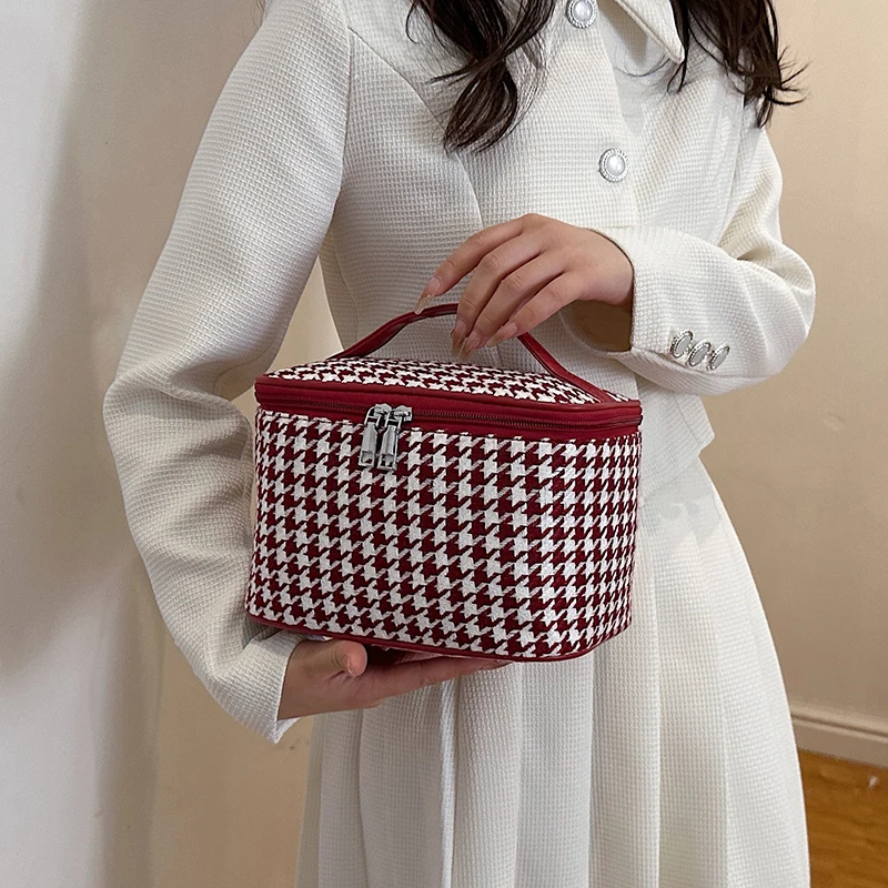 Simple Casual Plush Cloth Wash Garnish Storage Bag Fashion Versatile Portable Cute Checker Large Capacity Makeup Bags