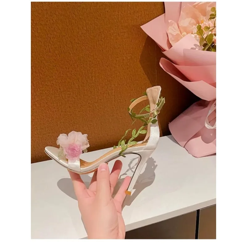 

2025 new fairy style flower vine open-toed wedding shoes, thin heels are not tired, high heels, women's word with sandals