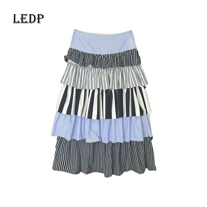 2025, Herbst-Winter-Damenbekleidung, originelles Design, Retro-gestreift, gestrickt, Spleißen, mehrstufig, niedlich, vielseitig, langer Rock für Damen