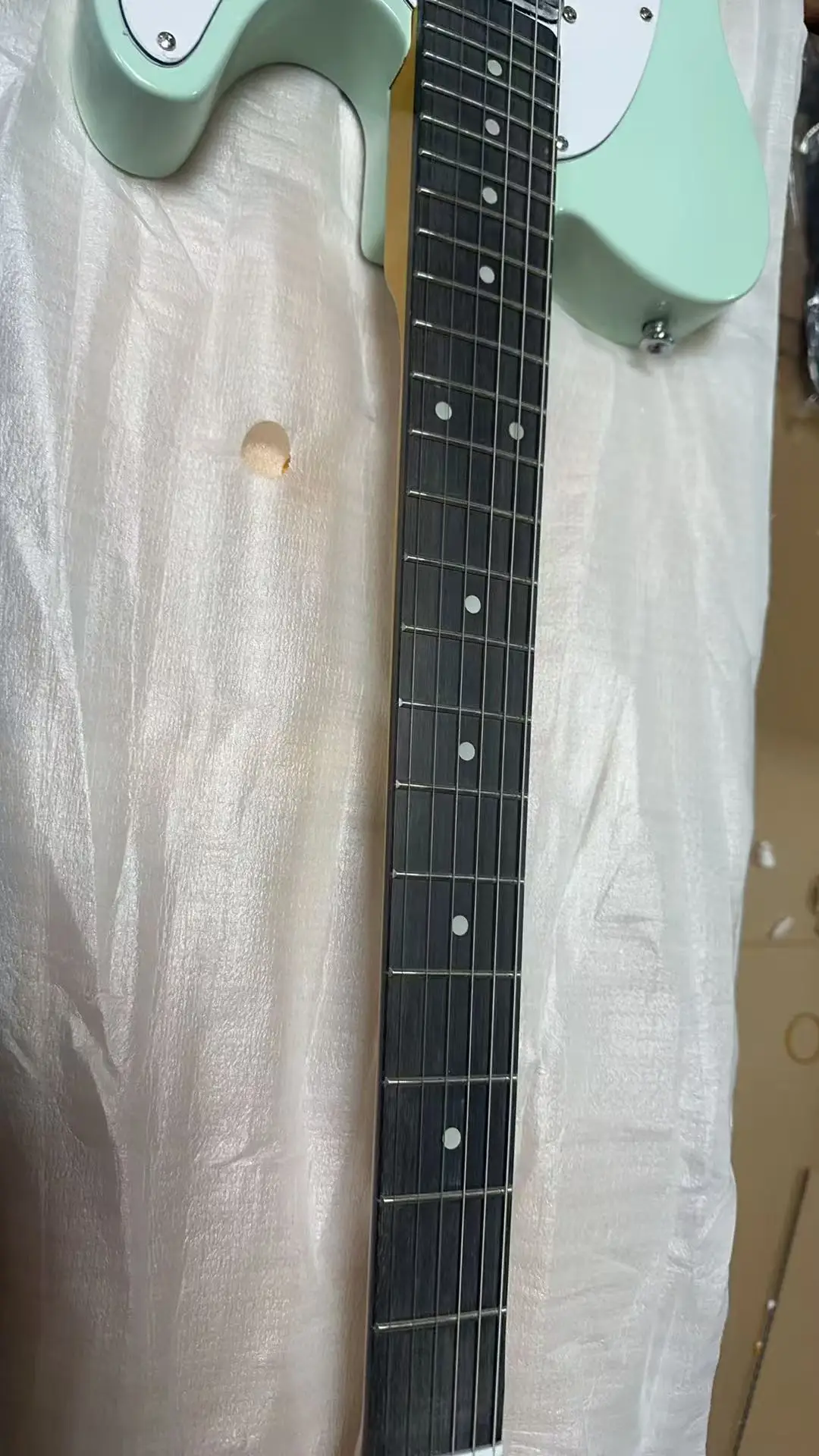 2025 Guitar Rosewood Fingerboard Surf Green Color Chrome Hardware High Quality