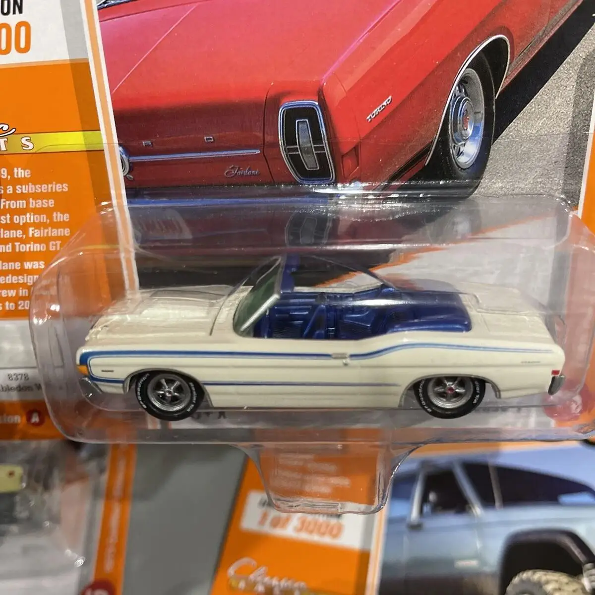 

Johnny Lightning 1/64 JL A3 1968 Ford Fairlane Torino GT Convertible Creamy White Die-cast Alloy Car Model Gold Medal Collection