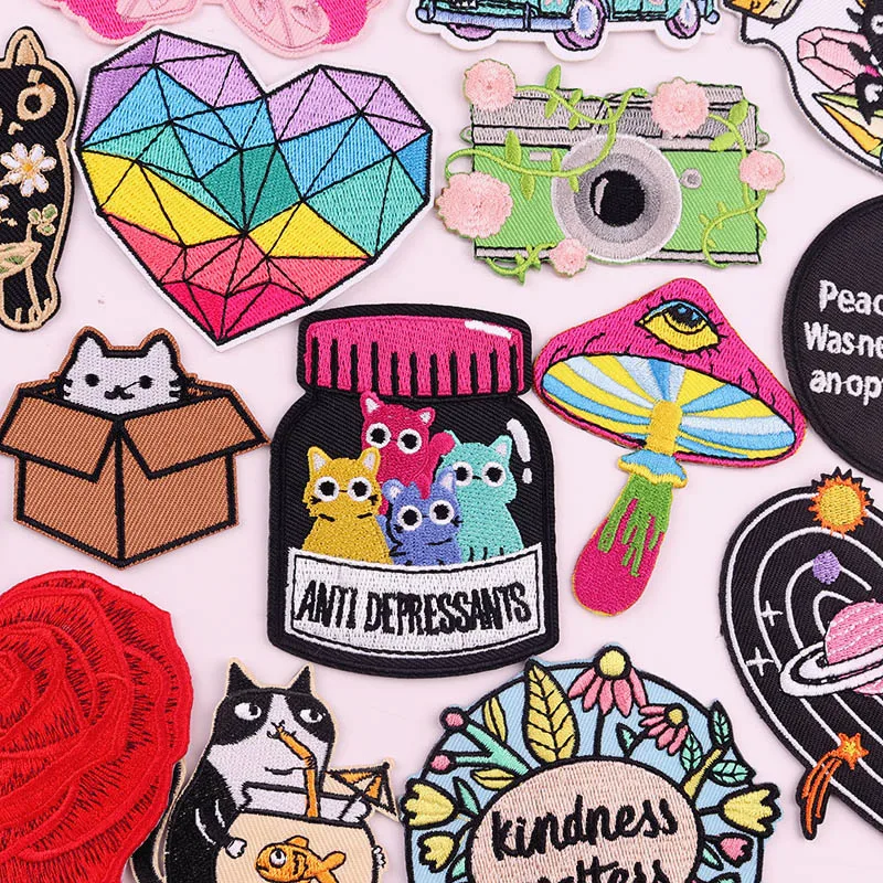 

Вышитая нашивка с мультяшным котом, железные нашивки для одежды, термоклеевые нашивки на одежде, сделай сам, нашивка в виде сердца, куртка, аппликация
