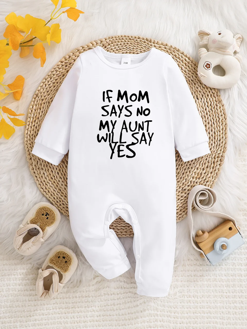 Baby long-sleeved crawling romper, fun letter print, button design, easy to care for, suitable for new parents.