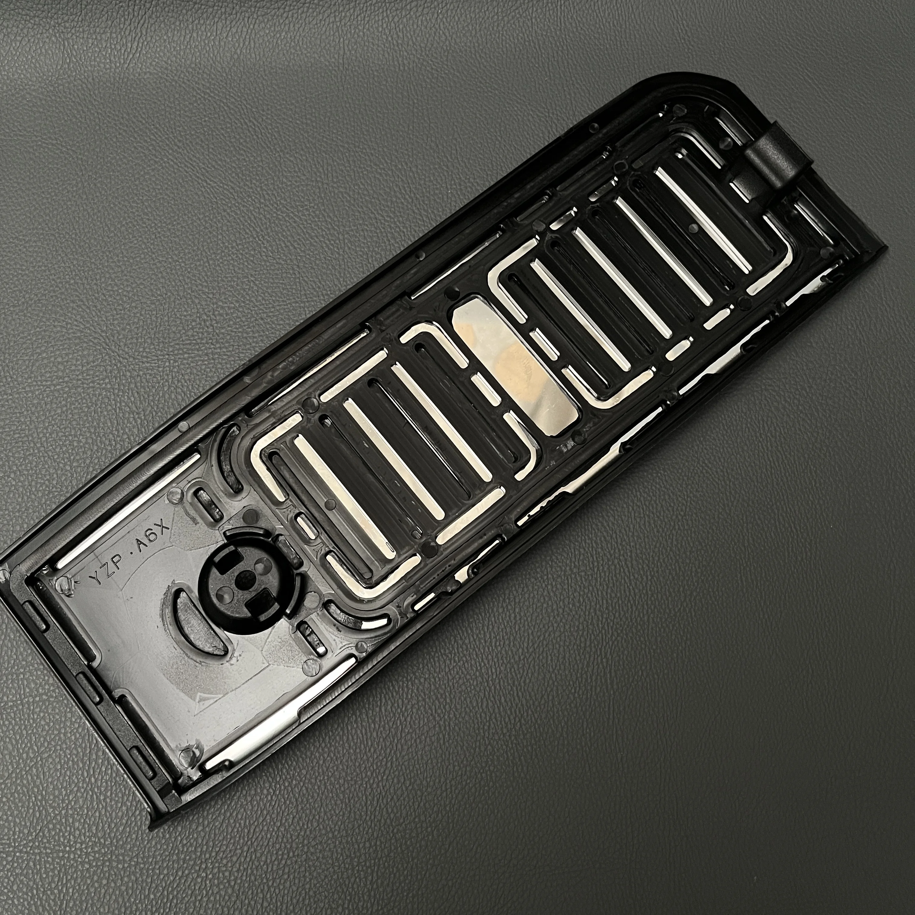 3-teiliges Set für Audi A6 C8 2019 2020 Edelstahl AT Limousine Auto Edelstahl Gaspedal Bremspedal Fußstützenpedal Auto-Pedalabdeckung – Detail 3