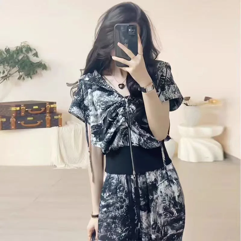 Casual Sports Fashion Set for Women's Summer 2025 New Black and White Cardigan, Short Sleeved Pants, Two-piece Set Pant Sets