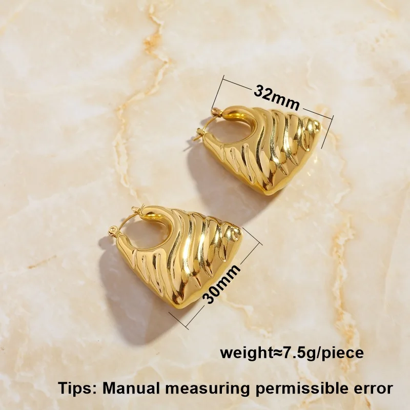 SOMMAR 2026 new Hot Gift Gold Plated Gentlewoman clip on earrings 3D diagonal earrings women earing charms