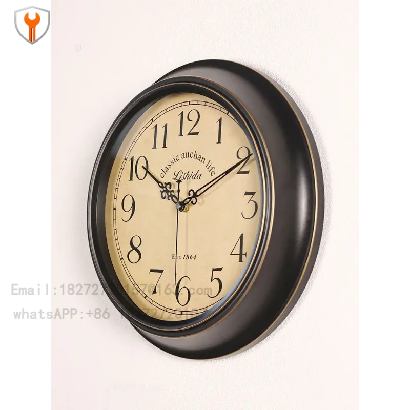 American 2025 new living room clock, light luxury, retro, antique style, high-end feel, hanging watch