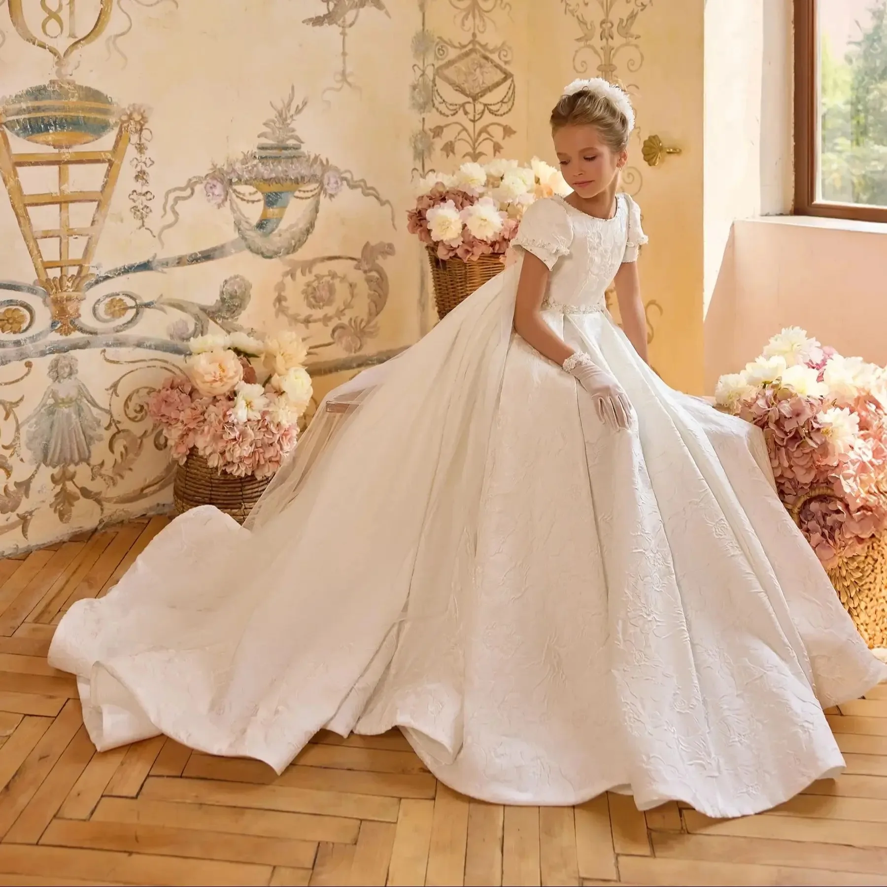 

Customized Beaded Satin Lace Flower Girl's Dresses for Wedding Beading Floral Ball Gown Baby Girl's Birthday Party Gowns