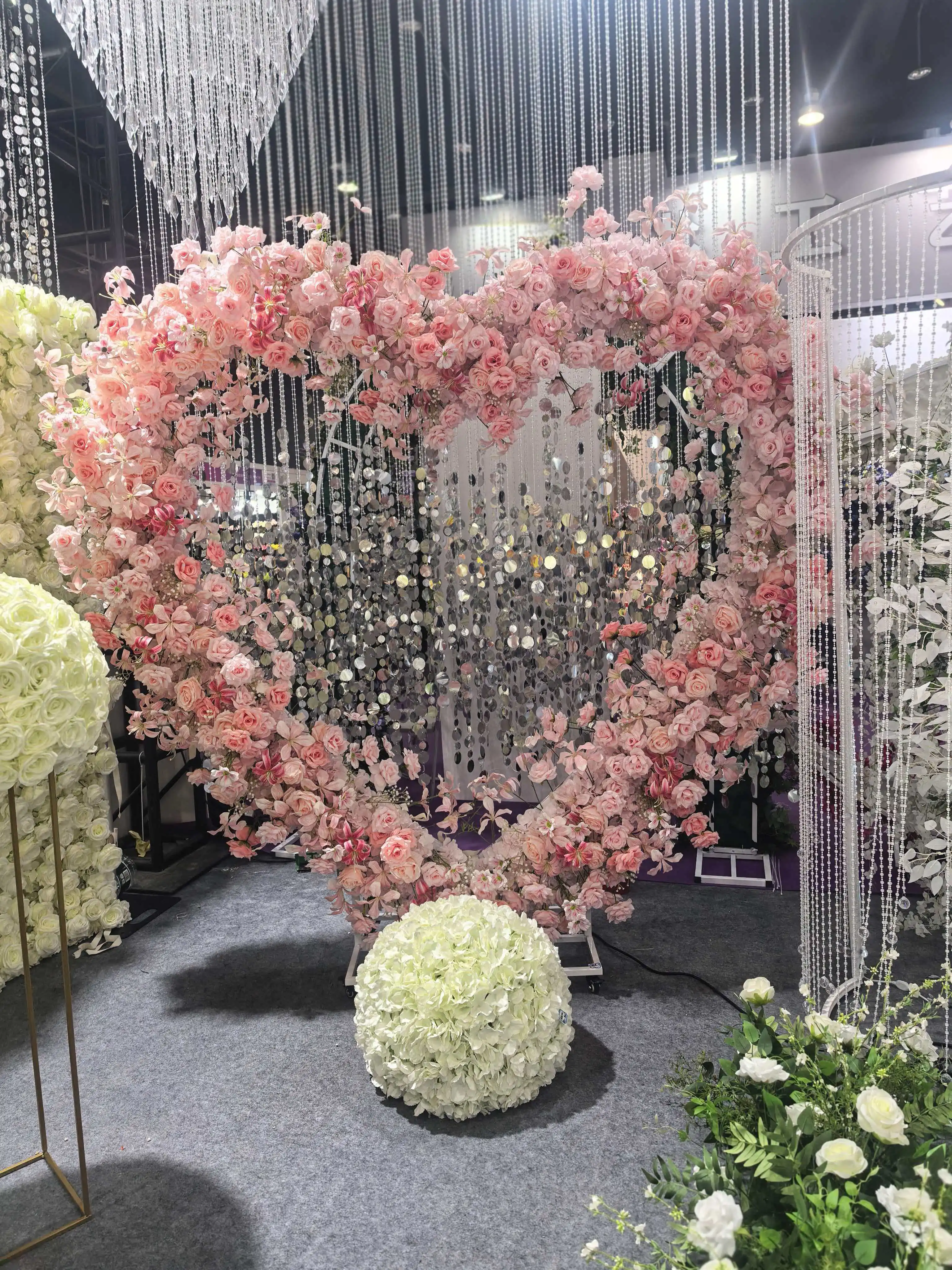 2,3x2,4m Herzförmiger Blumenbogen Roter Wegbogen Herzförmiger Rahmen Hintergrund für Heiratsantrag Brautpartydekoration – Detail 7