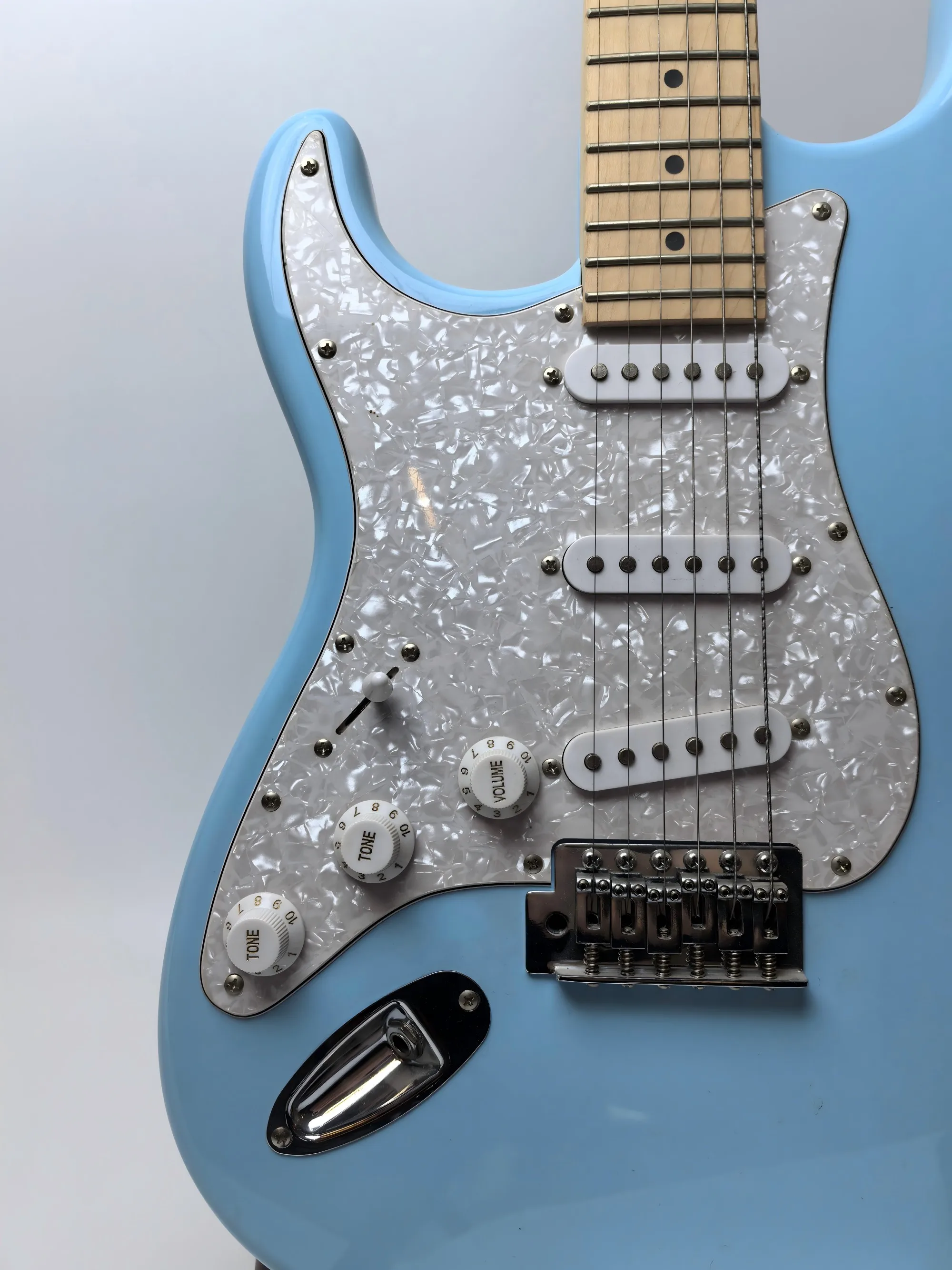 Factory directly selling, blue color, left hand 6 string Maple guitar head, sycamore electric guitar, customizable, in stock.