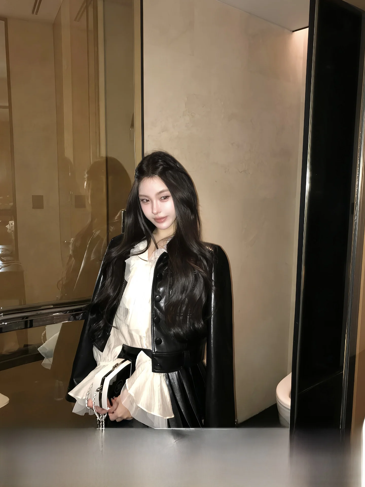 スリムブラックショートクラシックショルダーPUレザージャケットレディース多用途アウタートップOYFFファッショナブルガールスタイル