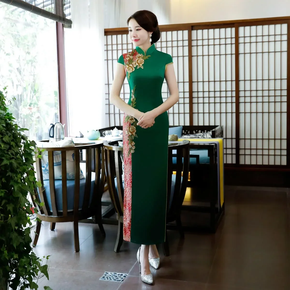 

New Chinese Traditional Mandarin Collar Embroider Cheongsam Women Wedding Evening Party Dress Classic Button Qipao Novelty