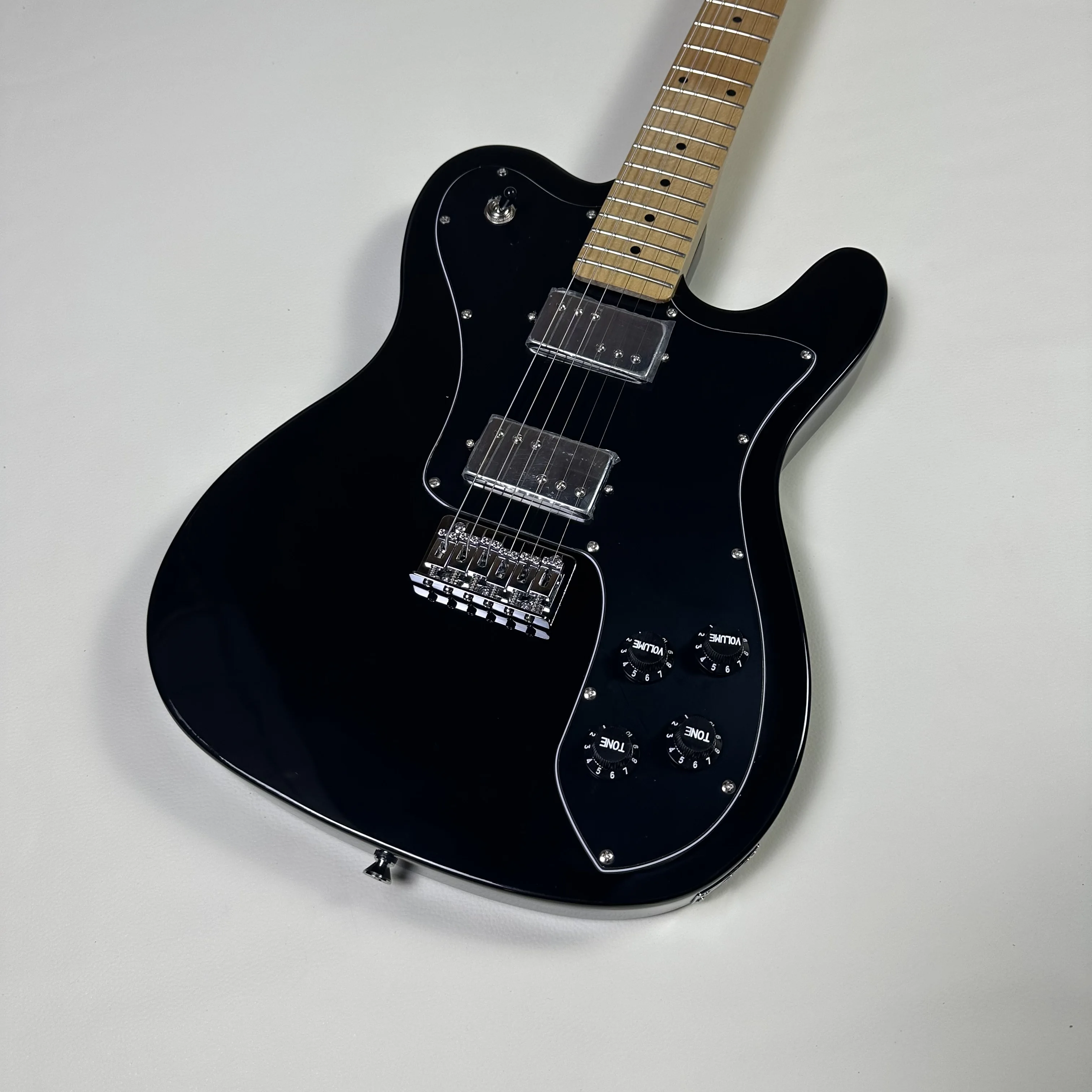 جيتار كهربائي TL أسود متوفر في المخزون، لوحة أصابع من خشب القيقب، لوحة حماية على شكل،