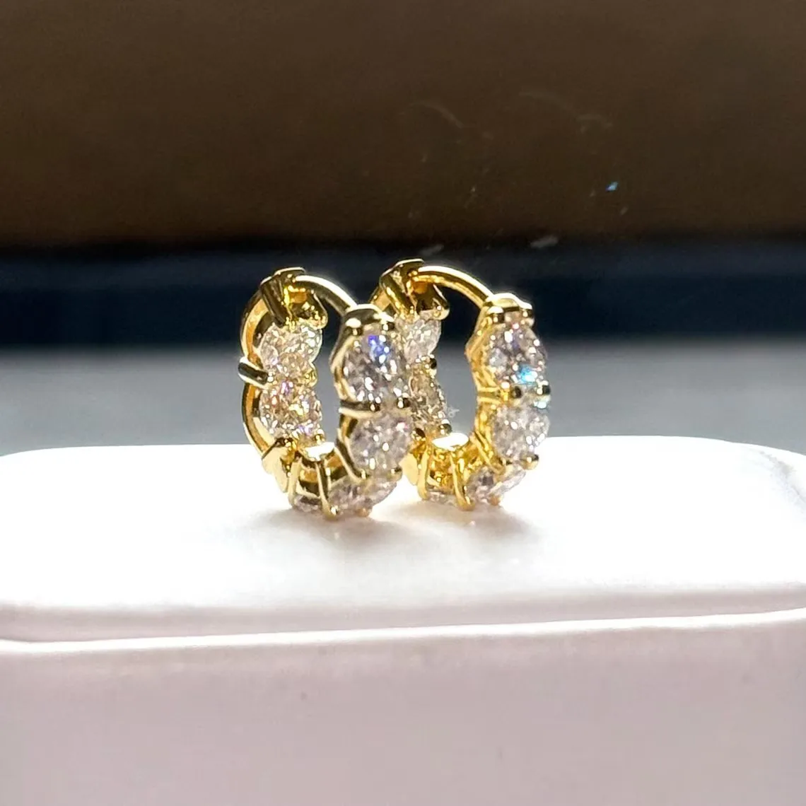 أقراط فاخرة خفيفة الأكثر مبيعًا لعام 2025 على الموضة الأوروبية والأمريكية متعددة الاستخدامات وأزرار أذن كاملة من الحجر للنساء #6