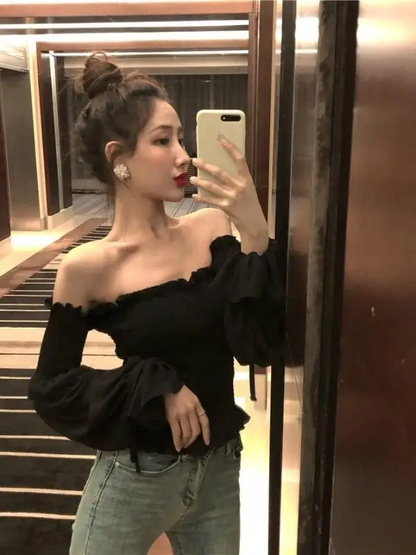 بلوزة نسائية أنيقة بأسلوب أوروبي لفصل الربيع، تصميم كوري بأكمام منتفخة وكتف واحد، قميص شيفون طويل الأكمام ضيق