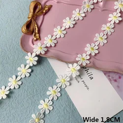 1.8CM di larghezza bellissimo cotone piccola margherita fiori ricamati nastro tessuto di pizzo vestito Applique bambole vestiti fai da te cucito Decor