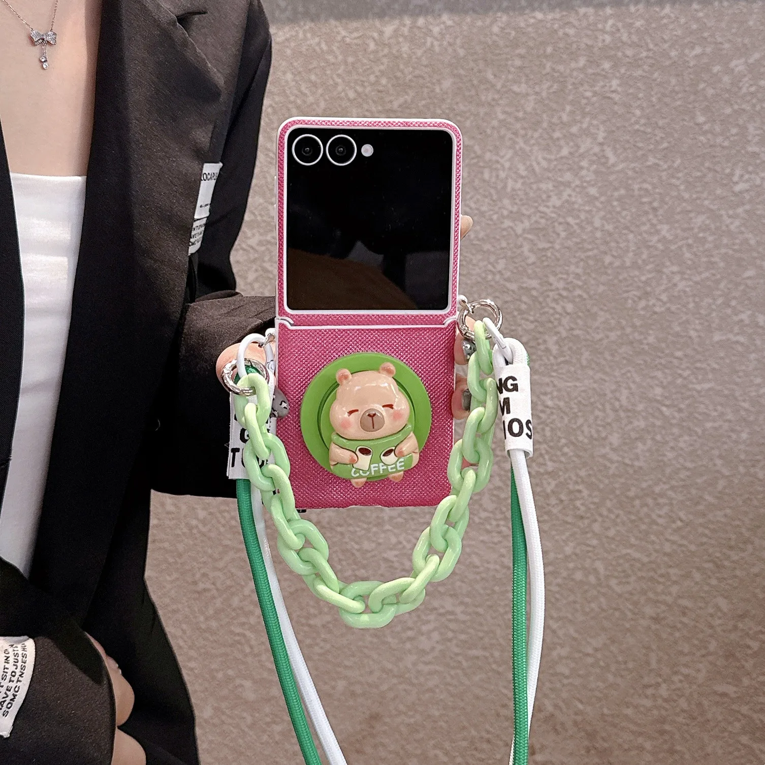 

Кожаный чехол для телефона с милым мультяшным магнитным держателем и кронштейном для Samsung Galaxy Z Flip 7, 6, 5, 4, 3, защитный чехол с ремешком на браслете