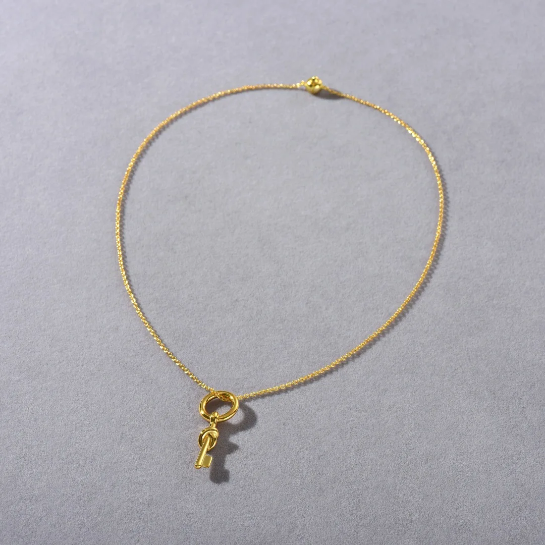 Collar con Colgante de Llave Simple en Oro y Plata, Estilo Europeo 2026, Joyería de Moda para Mujer, Accesorios con Personalidad