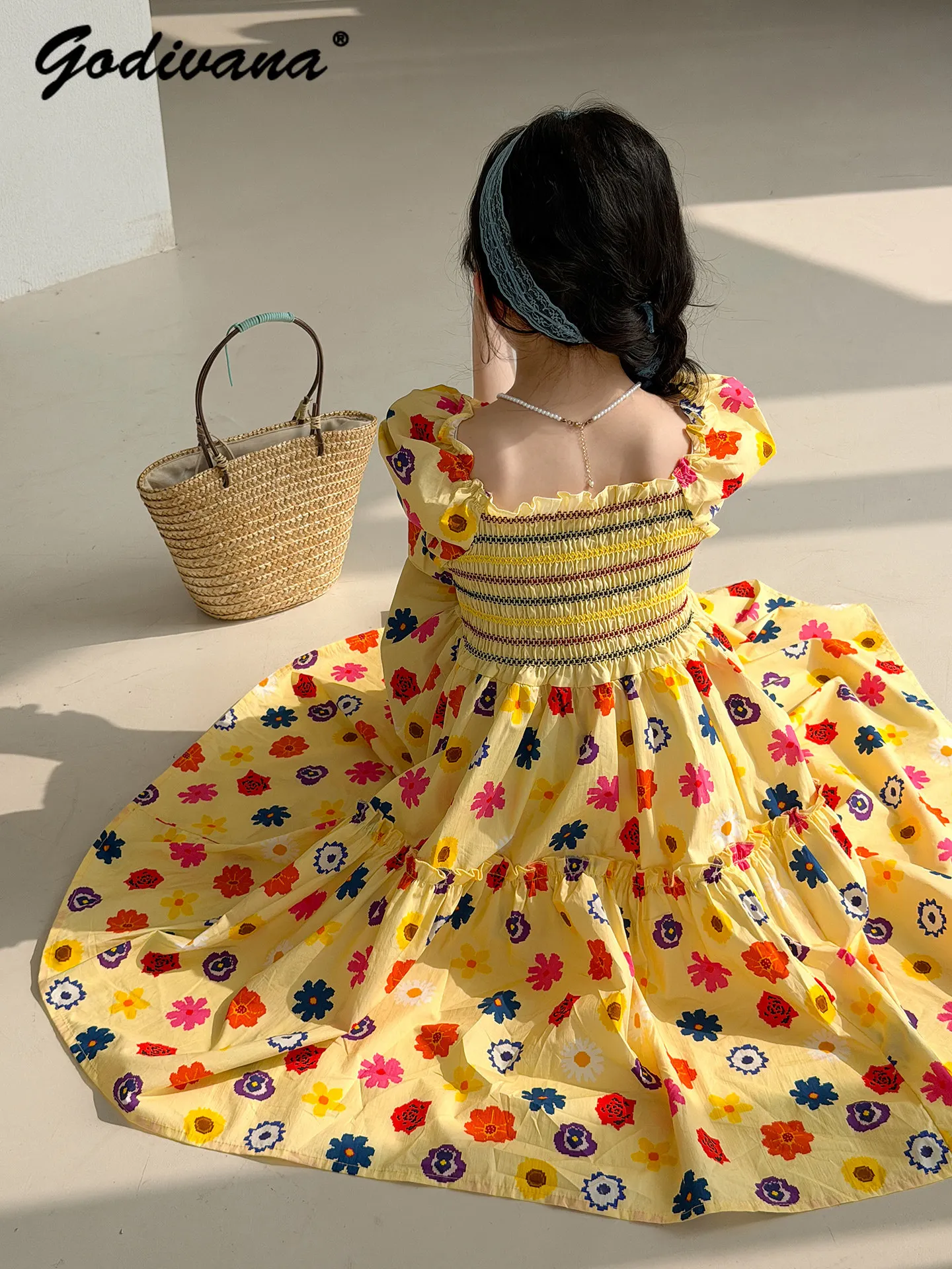 Sweet Girls 2026 Summer New Premium Floral Dress Childrens Cute Pastoral Square Collar Puff Sleeve Ruffle Smocked Beach Dress