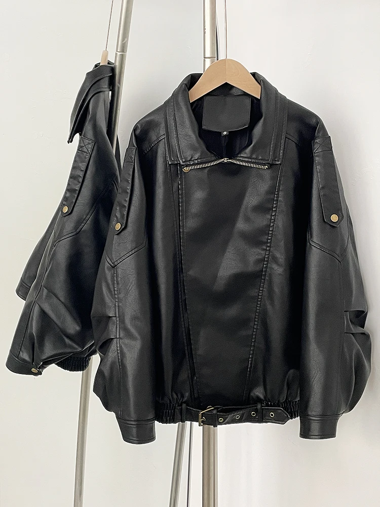 春の新作、秋の卸売ファッション、黒のフェイクレザー、ロコモティブコート、女性用フェイクレザー ジャケット、婦人服、オーバーコート