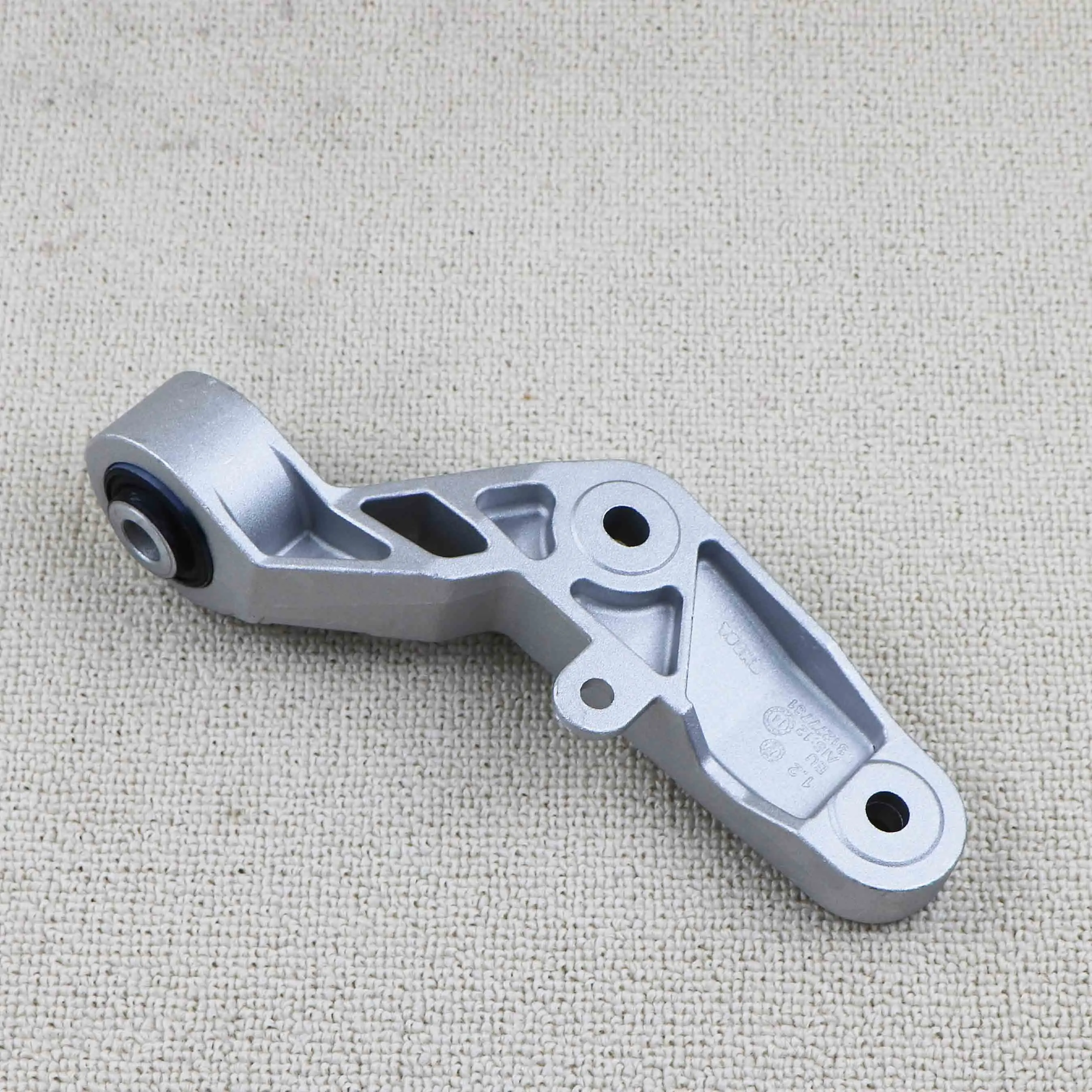 31277781 Engine Mountings AMD Mount Torsion Bar Bracket For Volvo S60 S80 V60 V70 XC60 XC7 2008-2016