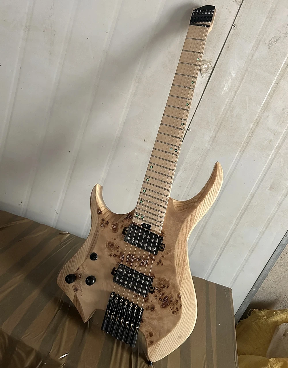 High Quality Headless Fanned Frets Left Handed 7 Strings  Guitar Ash Body Burl Maple Veneer Factory Customizable