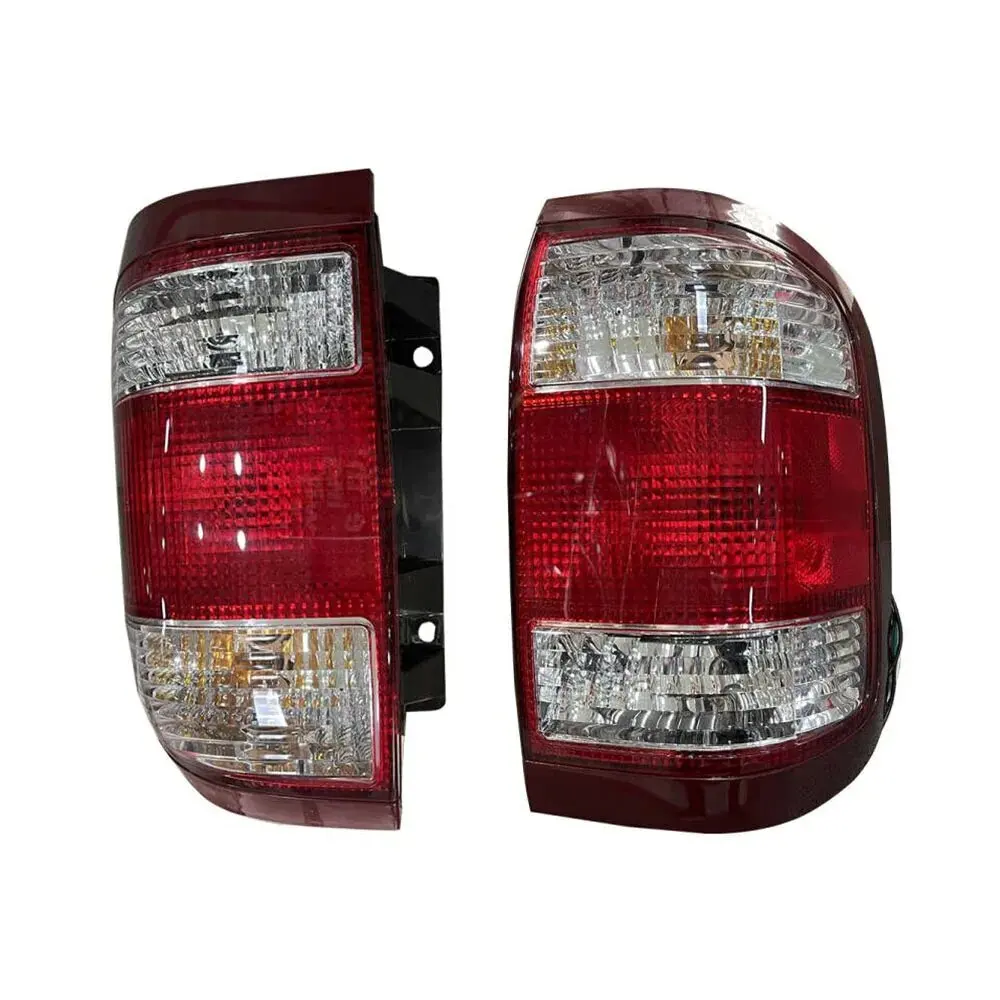 1 Pair Car Brake Lights For Nissan Terrano Reguius Pathfinder R50 TR50 1999-02 Automobile Taillights Turn Signals 265502W625