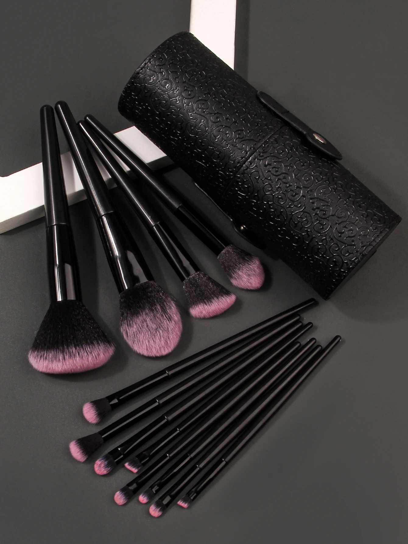 Multi-Function Cosmetic Brush Set, 13pcs Fiber Makeup Brush Kit For Women With Makeup brush storage bucket