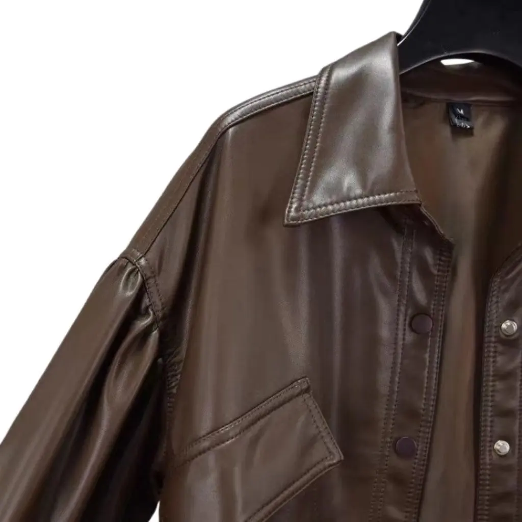 เสื้อแจ็คเก็ตหนังทรงหลวมสไตล์เกาหลีย้อนยุคสำหรับผู้หญิง รุ่นใหม่สำหรับฤดูใบไม้ร่วง ทรงเข้ารูป สั้นแบบนักขี่มอเตอร์ไซค์ มีกระเป๋าใบใหญ่