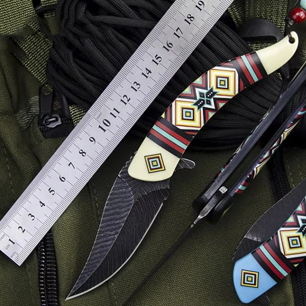 Cuchillo de colección ligero y fresco, cuchillo de bolsillo EDC grabado en cruz personalizado con hoja plegable