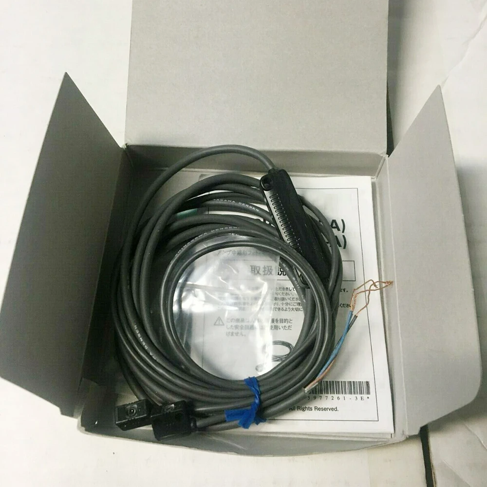 New EE-SPW321 Photo Microsensor Photoelectric Switch Sensor Built-in Amplifier