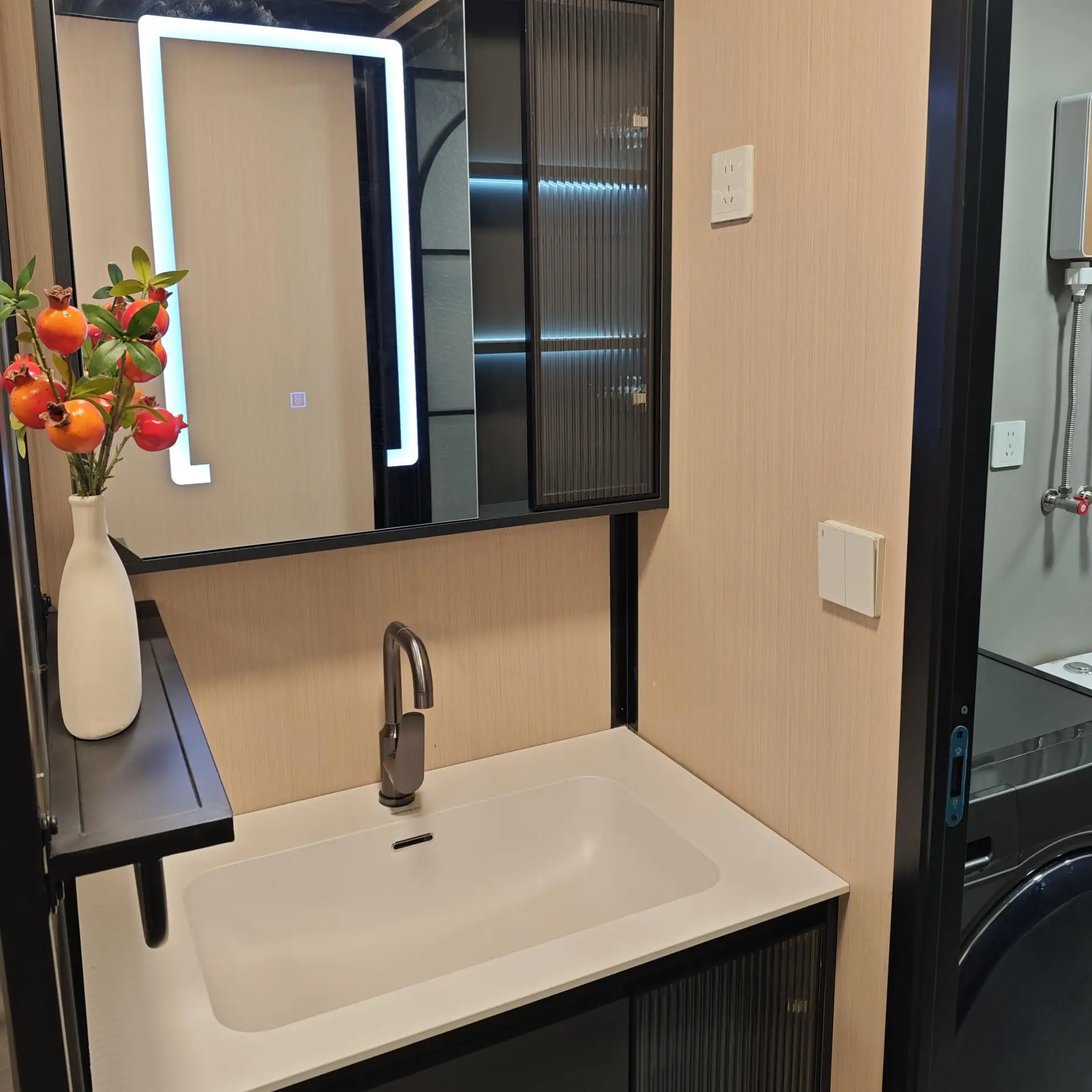 Prefabricated Hotel Cabin Modular Prefab Container Home Folding Tiny House Best Seller Luxury Mobile