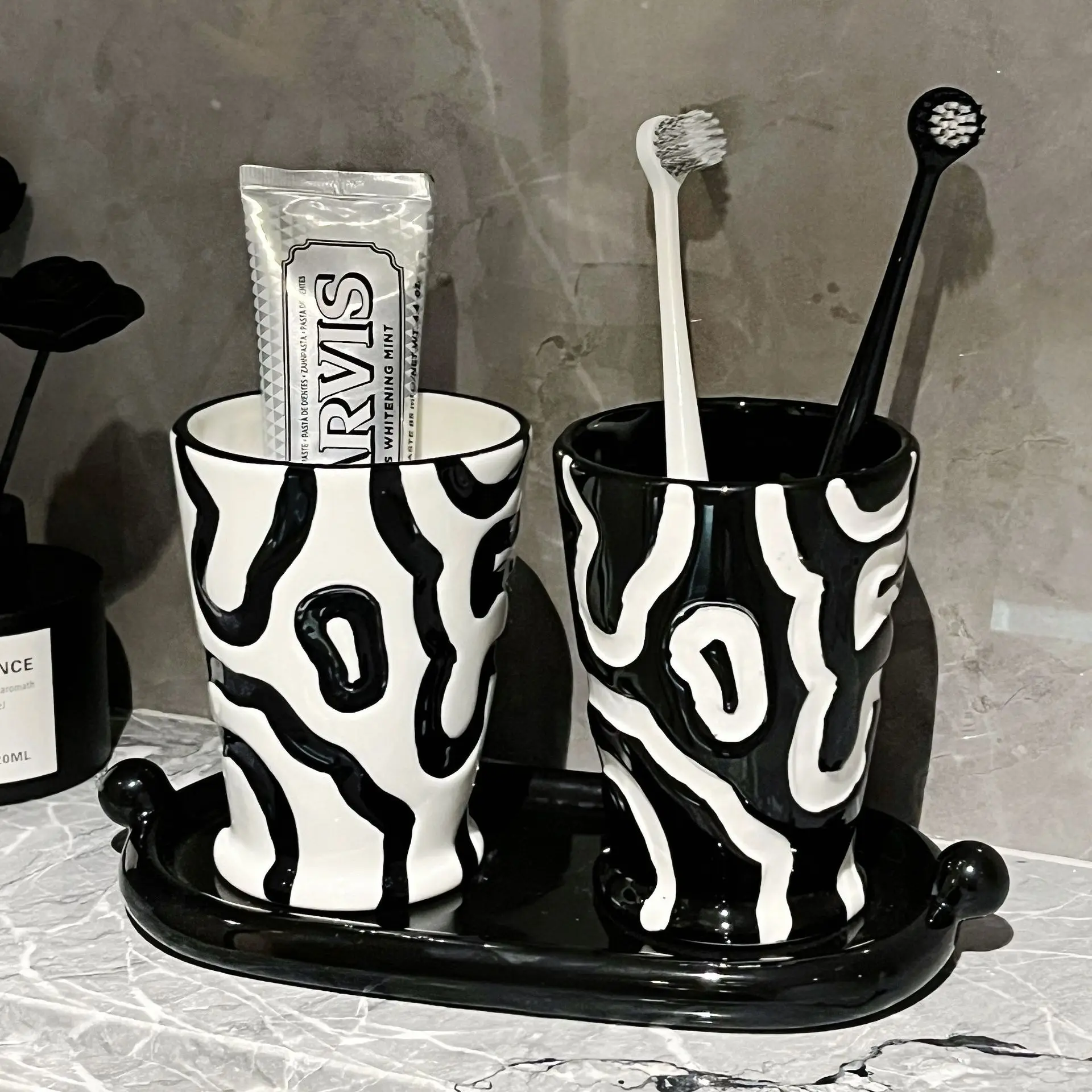

Creative Black and White Mouthwash Cup Couple Nordic Brushing Cup Ceramic Household Teeth Cup