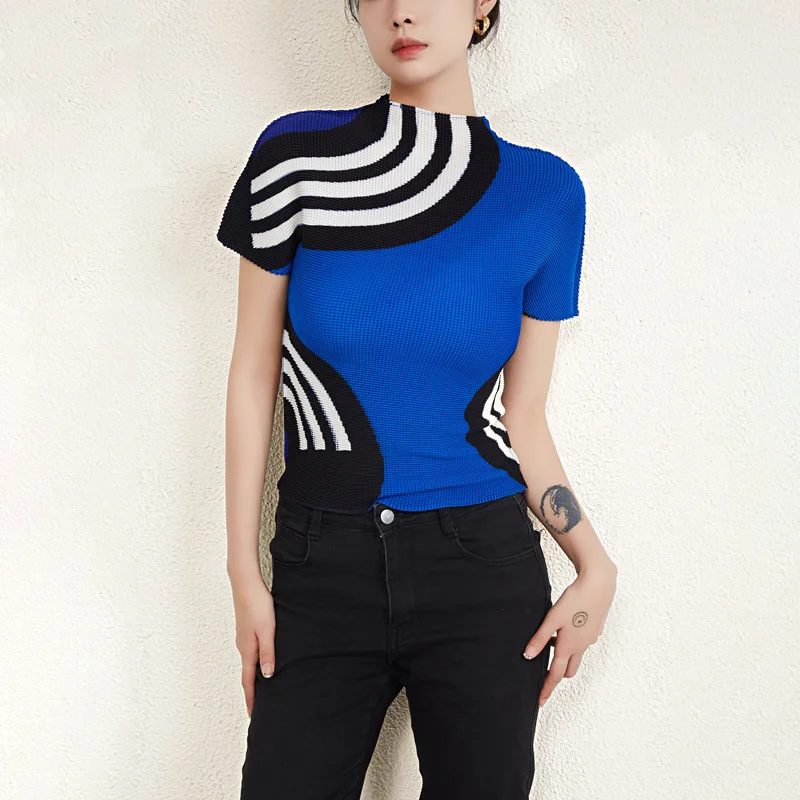 

YUDX Miyake Pleated Fashion Design Female Niche 2023 Color Collision Splicing Half High Collar T-shirt Ladies Short Section Tops