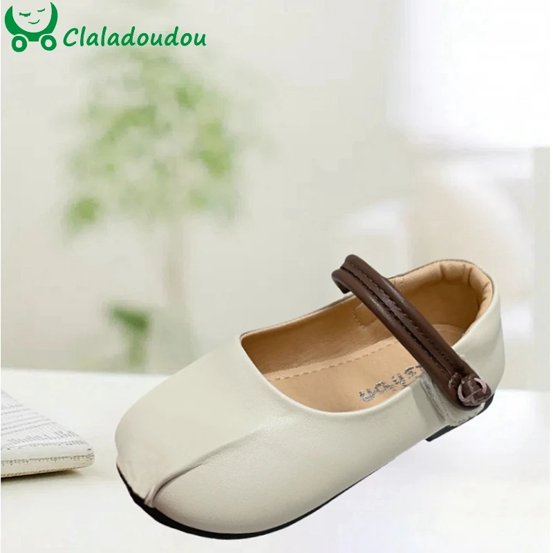 

Claladoudou Simple Patent Leather Shoes For Toddler Girls,Solid Beige Brown Wide Toe Autumn Dress Shoe For Little Princess Party