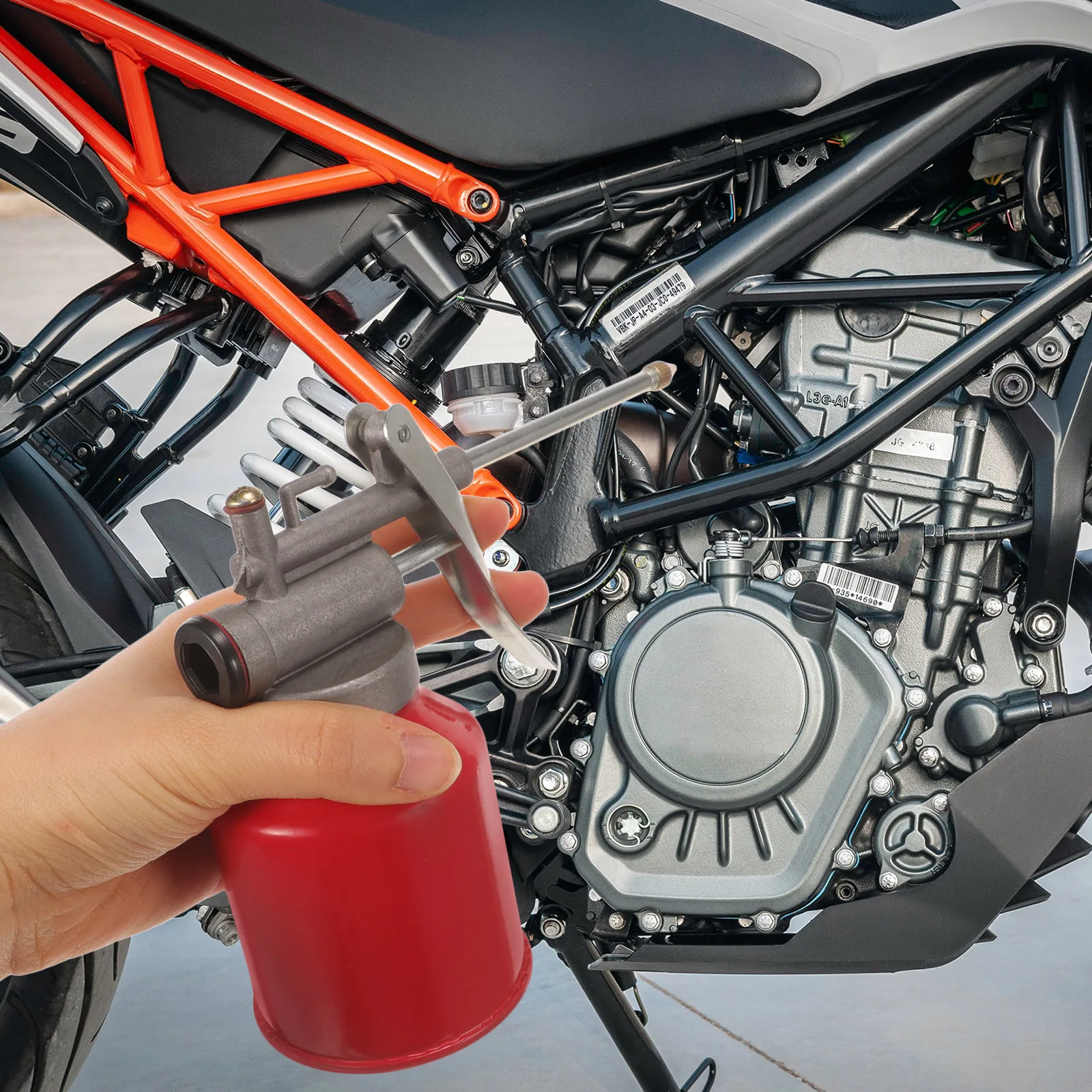 

Manual Oil Gun Large Capacity Long Spout Lubrication Oiler For Car Motorcycle Engine Metal Oil Container Automotive Pump