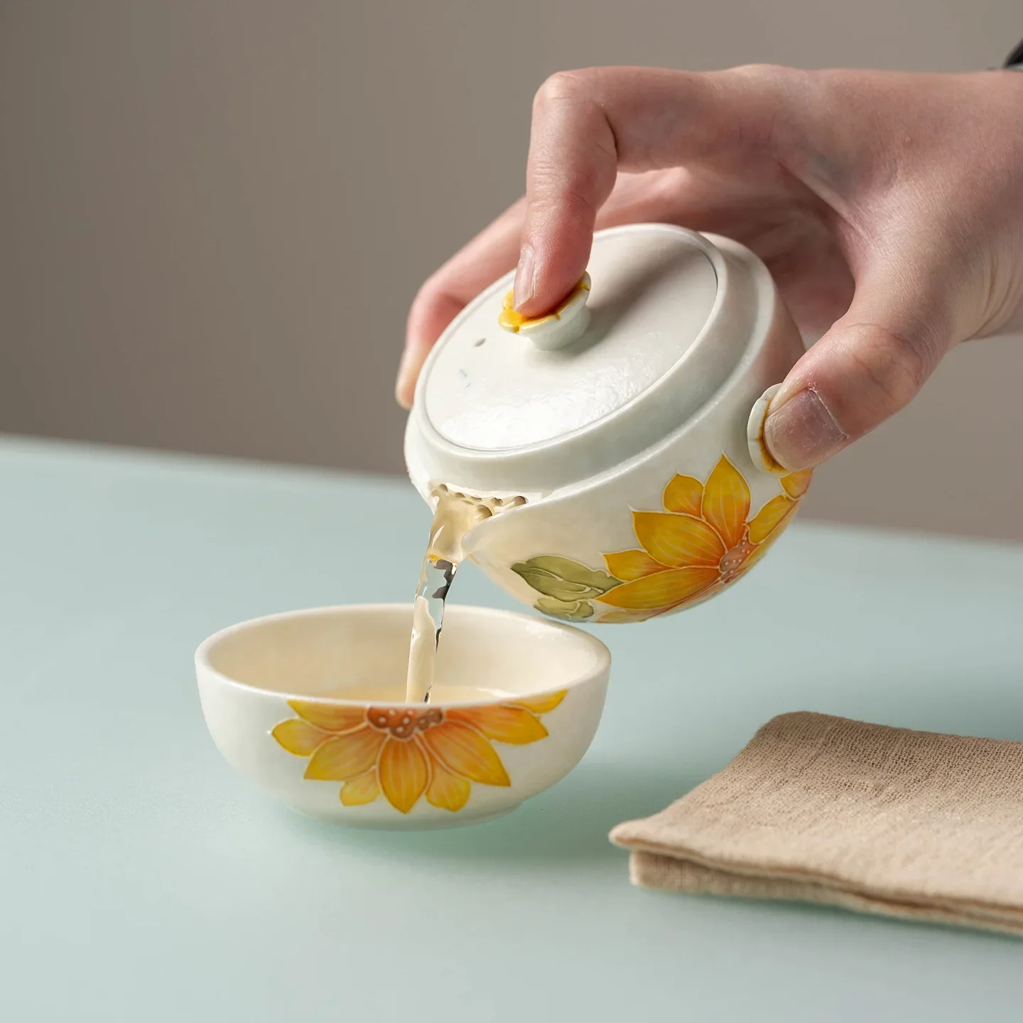Hand-painted Sunflowers Pot Cup Storage Bag Luxury Colorful Travel Tea Set Unique Outdoor Portable Quick Cup Kung Fu Tea Set