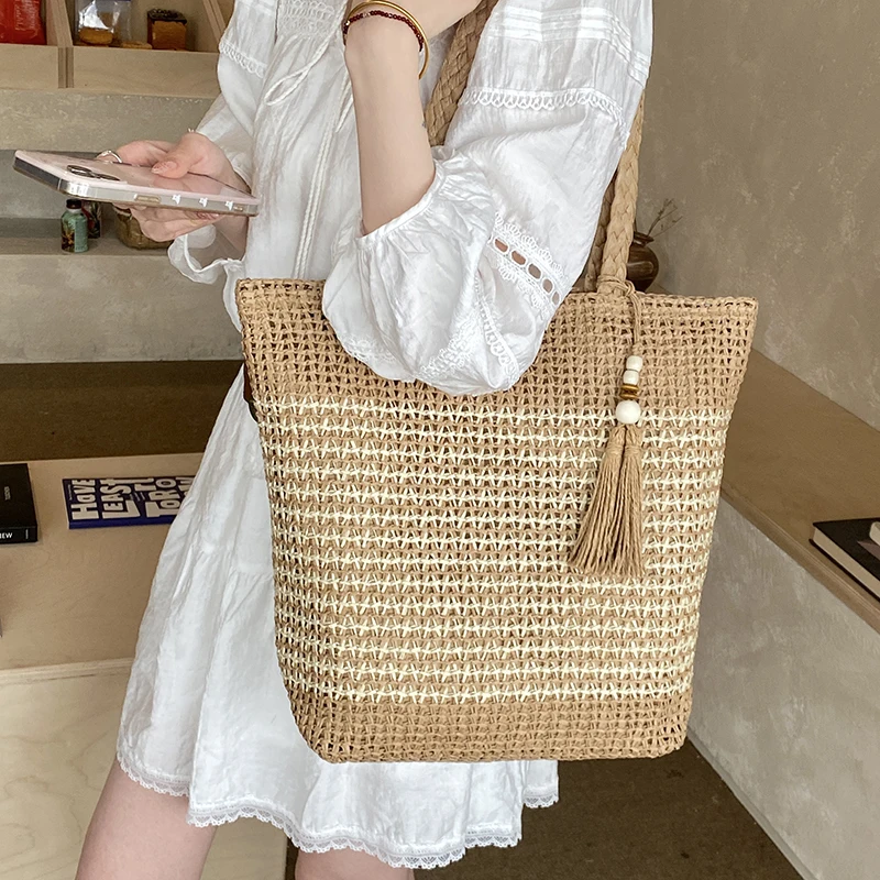 

Women Woven Tote Bag Two-Tone Straw Handbag with Tassel Large Capacity Summer Beach Bag Casual Shoulder Purse for Vacation Daily