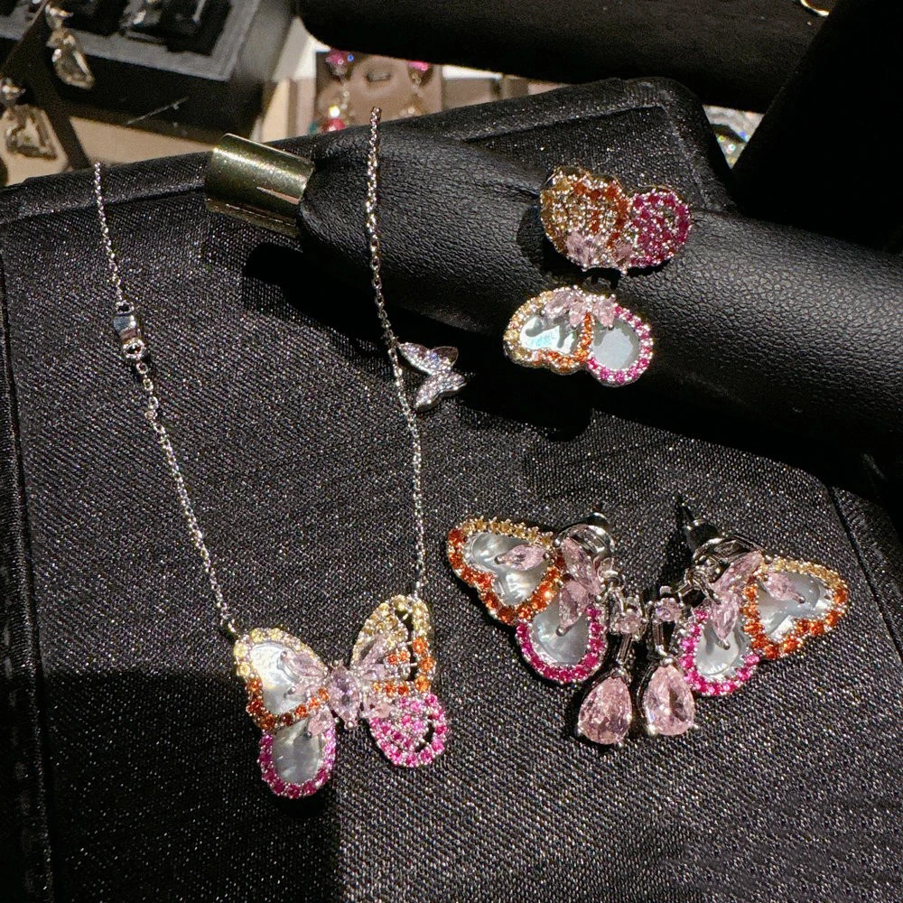 

Vintage butterfly mother-of-pearl necklace Vintage Pink insect Zirconi necklace delicate jewelry set