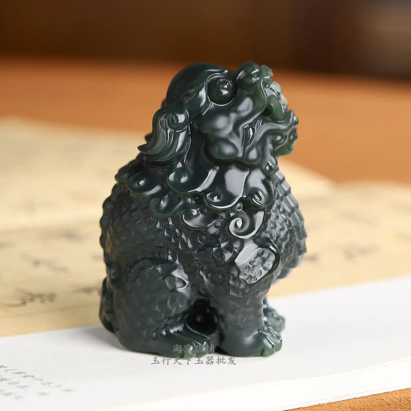 Genuine Xinjiang Hetian jade fine material unicorn hand handle jade small ornament unicorn men and women hand play jade