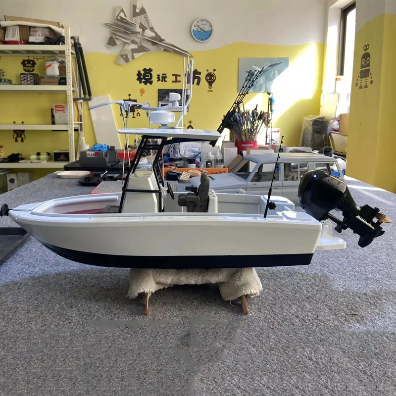 

1/12 Model Kit Fishing Boat DIY Resin Model Kit Toy Outboard Hanger Model Can Be Launched Into The Water and Painted By Yourself