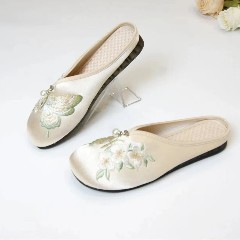 Woman Beautiful Butterfly Floral Embroidery Slippers Simple and Elegant Chinese Style Home Outdoor Casual Closed Toe Slippers image 4