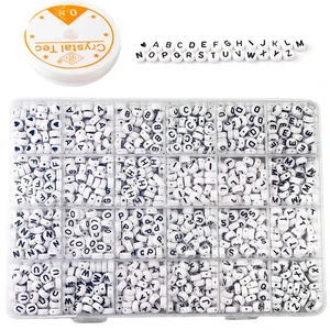 1200 buah / Kotak Kit Manik-manik Huruf Alfabet Inggris Akrilik dengan Tali Peregangan untuk Gelang Nama Kotak Perhiasan Manik-manik Akrilik 10 kit gelang manik penjualan terbaik - №