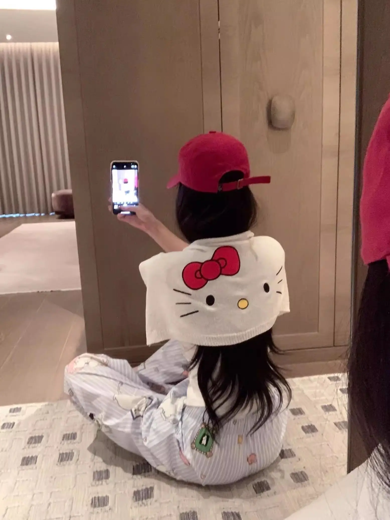 

Hello Kitty Women's 2025 Printed Knit Shoulder Wrap Shawl Scarf Elegant Fashion Accessory Daily Use