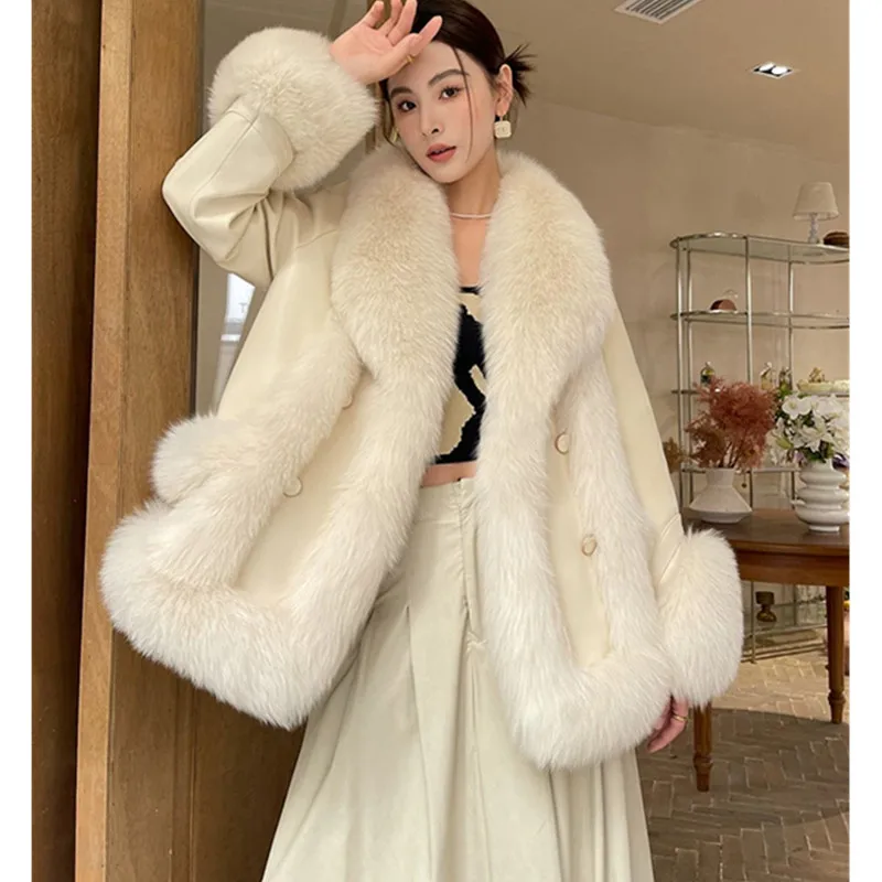 معطف جديد لعام 2025 من فرو الثعلب المقسم من جلد الغنم معطف نسائي من قطعة واحدة معطف متوسط الطول من ريش الإوز سترات دافئة للسيدات