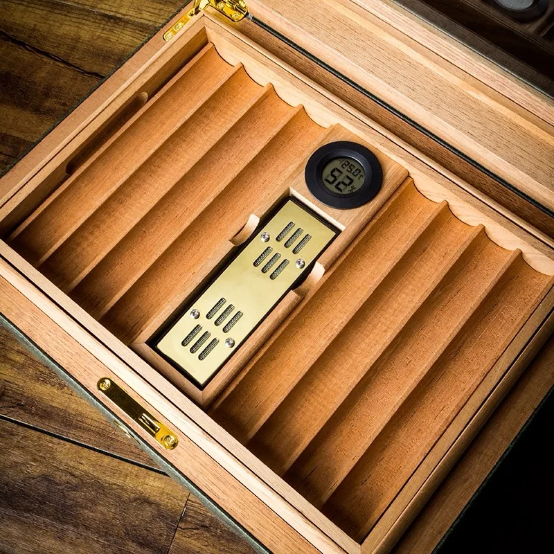 Genuine Leather Cedar Cigar Box, Double Layered Transparent Window Large Capacity Moisturizing Cigar Box.