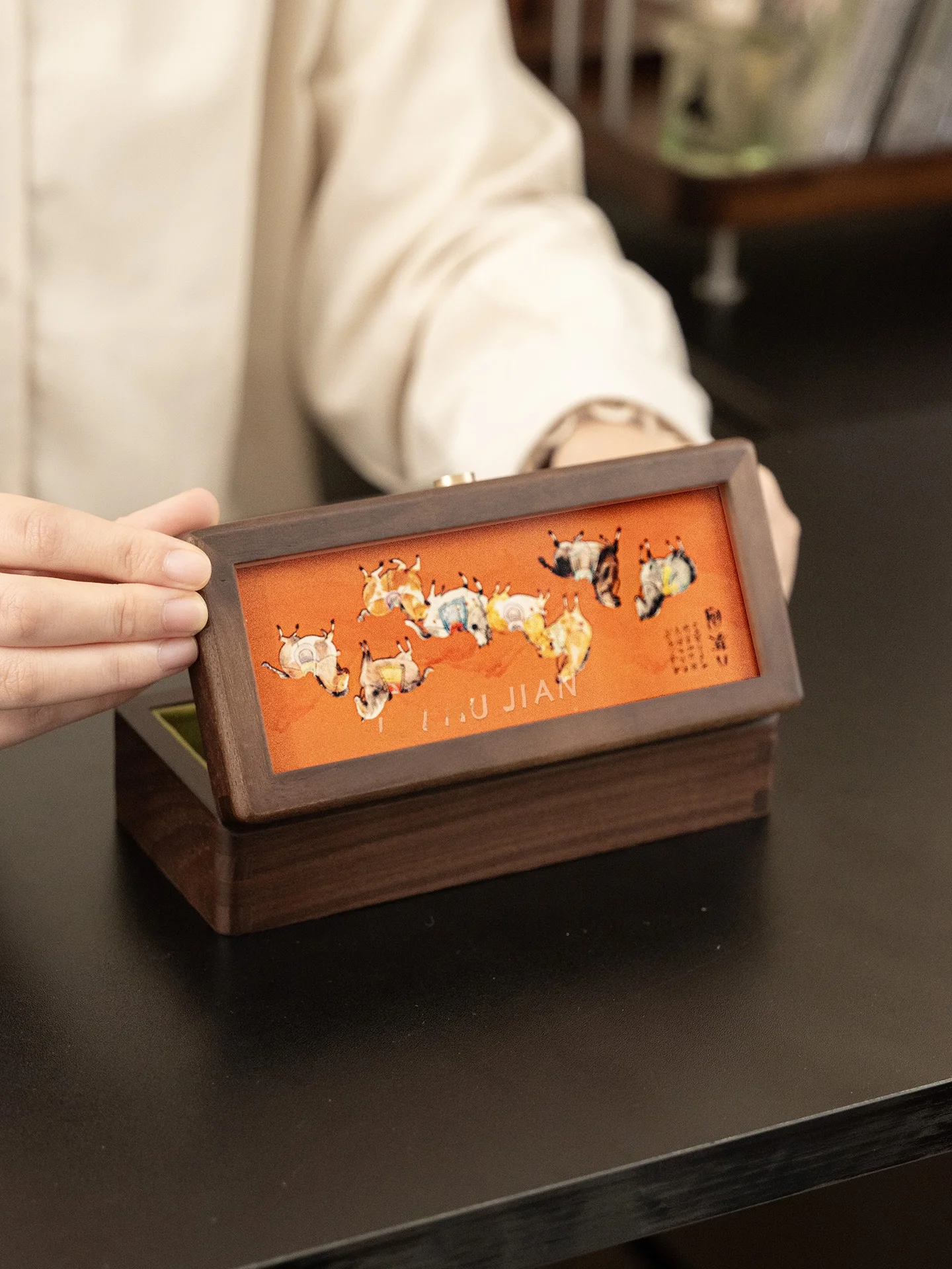 

High-End Wooden Gift Box Emp Storage for Gold Bars And Jewelry Premium Feel Cusizable Logo Printing Universal Holiday